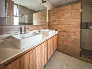 CASA EN VENTA EN ZONA CASCATTA, LOMAS DE ANGELÓPOLIS III