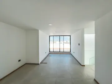 CASA EN VENTA EN ZONA CASCATTA, LOMAS DE ANGELÓPOLIS III