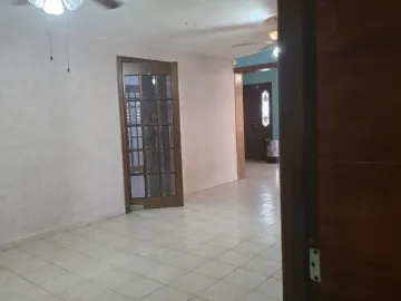 Casa en Venta en San Nicolás de los Garza, Nuevo León: Espaciosa y Bien Ubicada