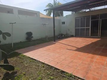Casa en Venta en San Nicolás de los Garza, Nuevo León: Espaciosa y Bien Ubicada
