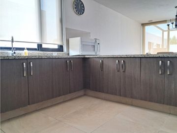 CASA AMUEBLADA CON TERRAZA EN RENTA EN ZIBATA EL MARQUES QUERERO GIH