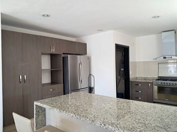 CASA AMUEBLADA CON TERRAZA EN RENTA EN ZIBATA EL MARQUES QUERERO GIH