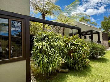 Casa campestre en loteo con portada para varias