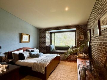 Casa campestre en loteo con portada para varias