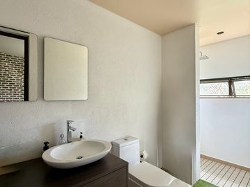 Casa campestre en loteo con portada para varias