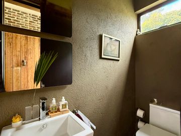 Casa campestre en loteo con portada para varias