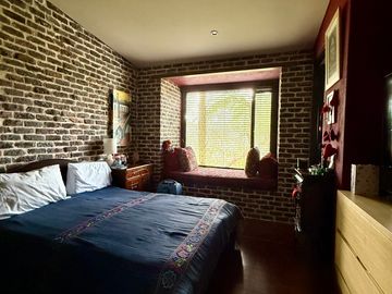 Casa campestre en loteo con portada para varias