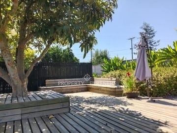 Amplia casa con quincho y piscina climatizada