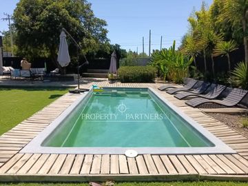 Amplia casa con quincho y piscina climatizada