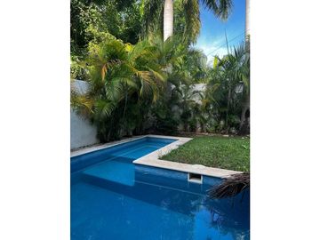 Casa en renta de 330 m2 en Cumbres, Cancún