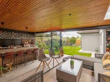 Casa Remodelada de 233mt2  út. en El Rodeo