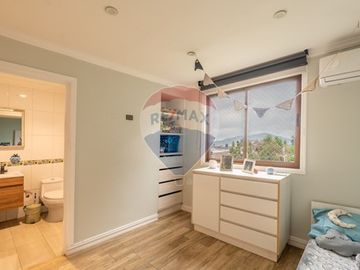 Casa Remodelada de 233mt2  út. en El Rodeo