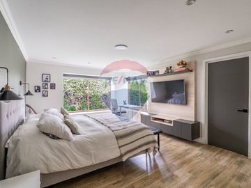 Casa Remodelada de 233mt2  út. en El Rodeo