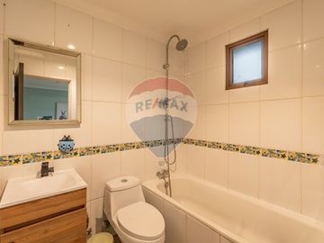Casa Remodelada de 233mt2  út. en El Rodeo