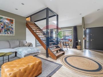 Casa Remodelada de 233mt2  út. en El Rodeo