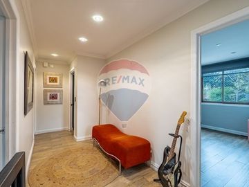 Casa Remodelada de 233mt2  út. en El Rodeo