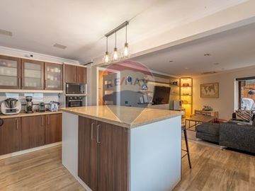 Casa Remodelada de 233mt2  út. en El Rodeo