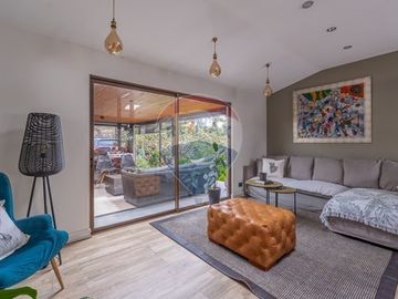 Casa Remodelada de 233mt2  út. en El Rodeo