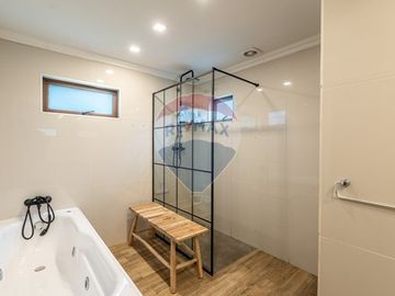 Casa Remodelada de 233mt2  út. en El Rodeo