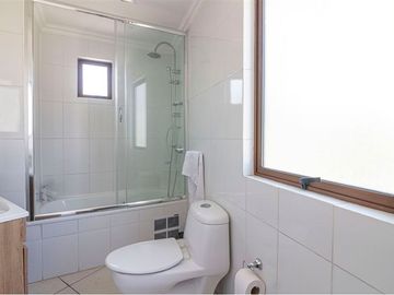 Casa Remodelada de 233mt2  út. en El Rodeo