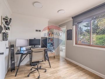 Casa Remodelada de 233mt2  út. en El Rodeo