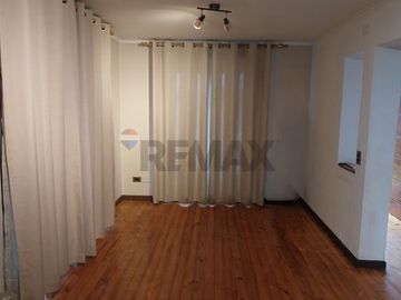 Conectividad y espacio : casa 4 dorm. y estar