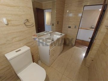 Conectividad y espacio : casa 4 dorm. y estar