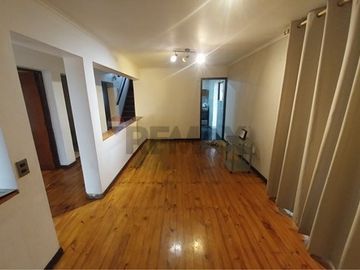 Conectividad y espacio : casa 4 dorm. y estar