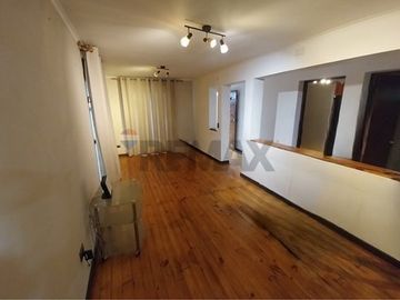 Conectividad y espacio : casa 4 dorm. y estar
