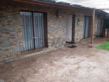 Conectividad y espacio : casa 4 dorm. y estar