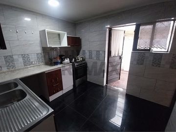 Conectividad y espacio : casa 4 dorm. y estar