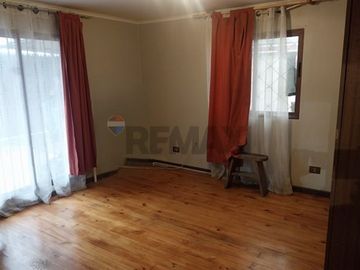 Conectividad y espacio : casa 4 dorm. y estar