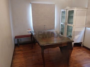 Conectividad y espacio : casa 4 dorm. y estar