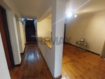 Conectividad y espacio : casa 4 dorm. y estar