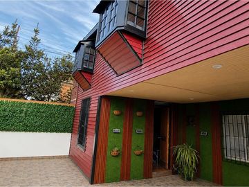 Casa esquina con segunda vivienda independiente