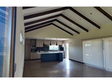 HERMOSA CASA DE CAMPO