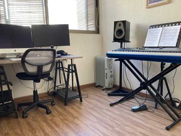 HERMOSO TOWN HOUSE EN BARRIO YUNGAY