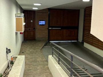 HERMOSO TOWN HOUSE EN BARRIO YUNGAY