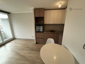Semi Nuevo 1 Dormitorio + bodega; Av. Perú, C° San Cristobal