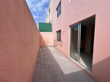 Departamento en PB con patio en venta