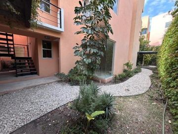 Departamento en PB con patio en venta