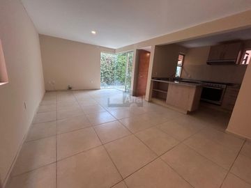 Departamento en PB con patio en venta