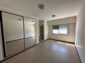 Casa de 4 dormitorios a la venta en Rosario