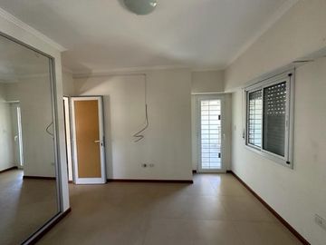 Casa de 4 dormitorios a la venta en Rosario