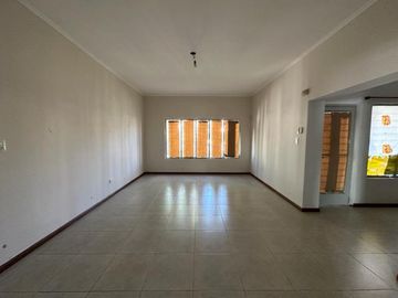 Casa de 4 dormitorios a la venta en Rosario