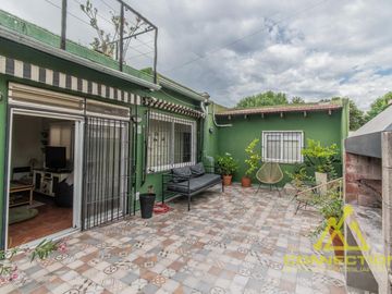 VENTA PH DE 4 AMBIENTES DUPLEX EN FLORES CON PILETA, TERRAZA Y PARRILLA