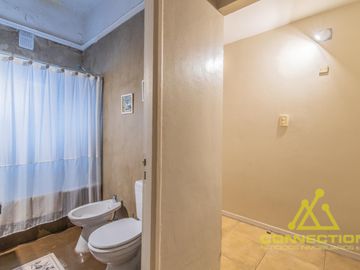 VENTA PH DE 4 AMBIENTES DUPLEX EN FLORES CON PILETA, TERRAZA Y PARRILLA