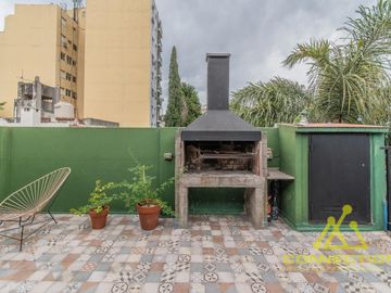 VENTA PH DE 4 AMBIENTES DUPLEX EN FLORES CON PILETA, TERRAZA Y PARRILLA