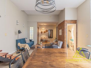VENTA PH DE 4 AMBIENTES DUPLEX EN FLORES CON PILETA, TERRAZA Y PARRILLA