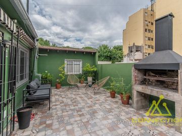 VENTA PH DE 4 AMBIENTES DUPLEX EN FLORES CON PILETA, TERRAZA Y PARRILLA